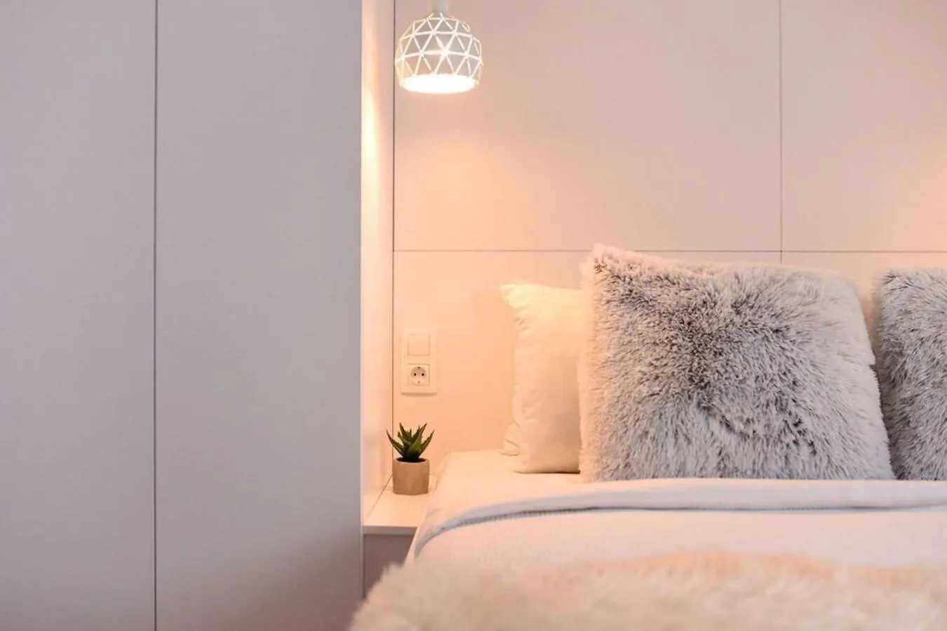 White Heaven Hideout Apartment Bucharest