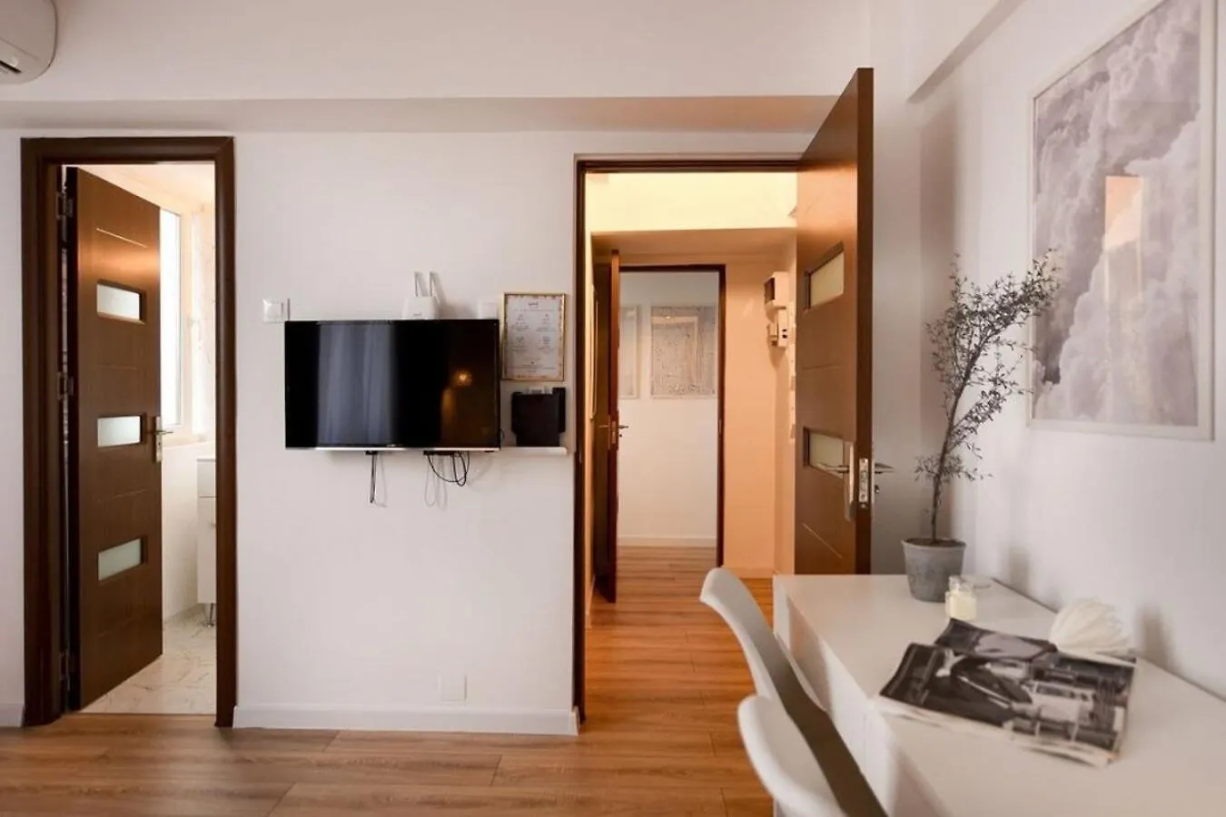 White Heaven Hideout Apartment Bucharest